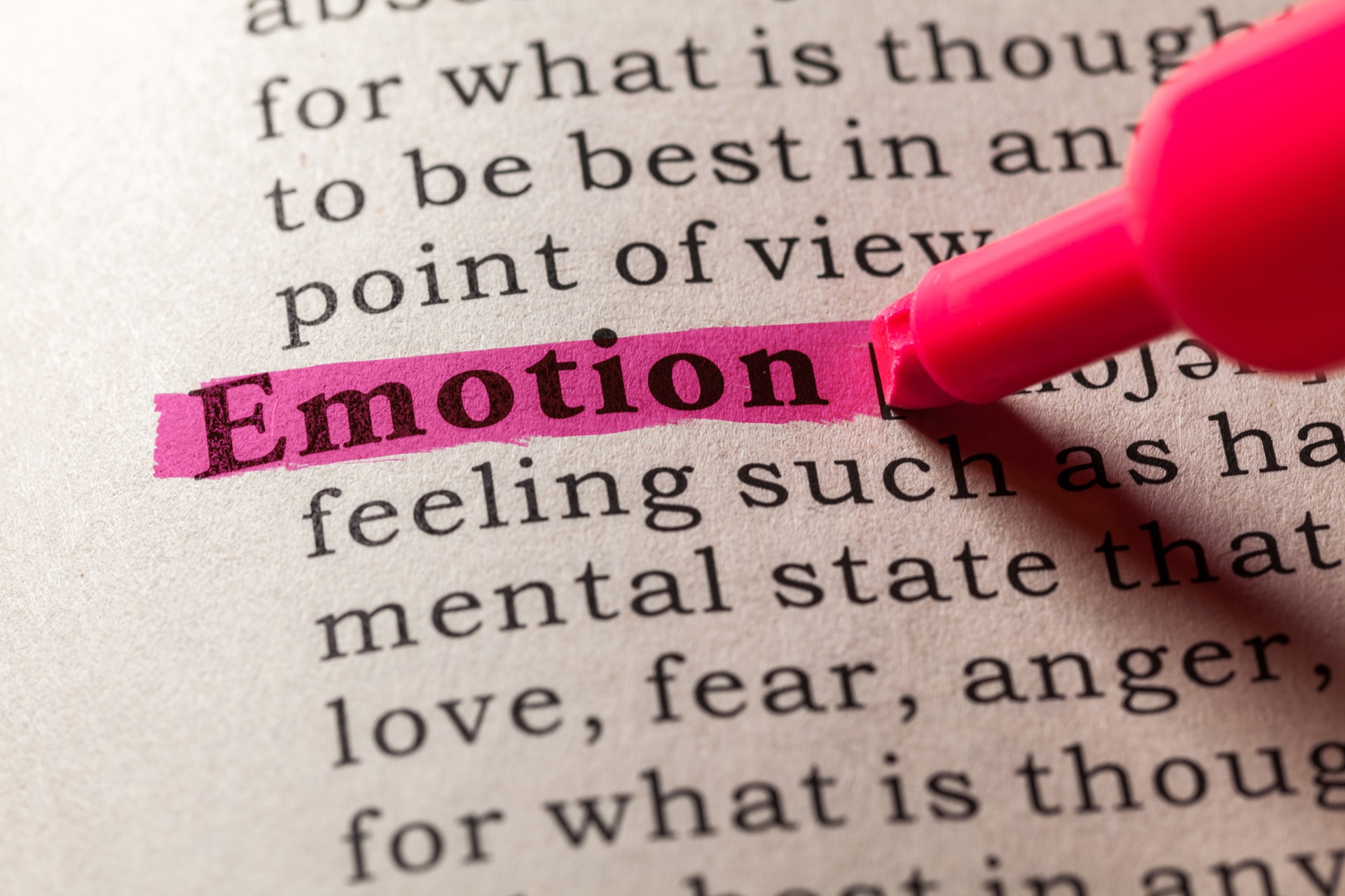 Textstelle mit markiertem Wort Emotion | Escort Hamburg