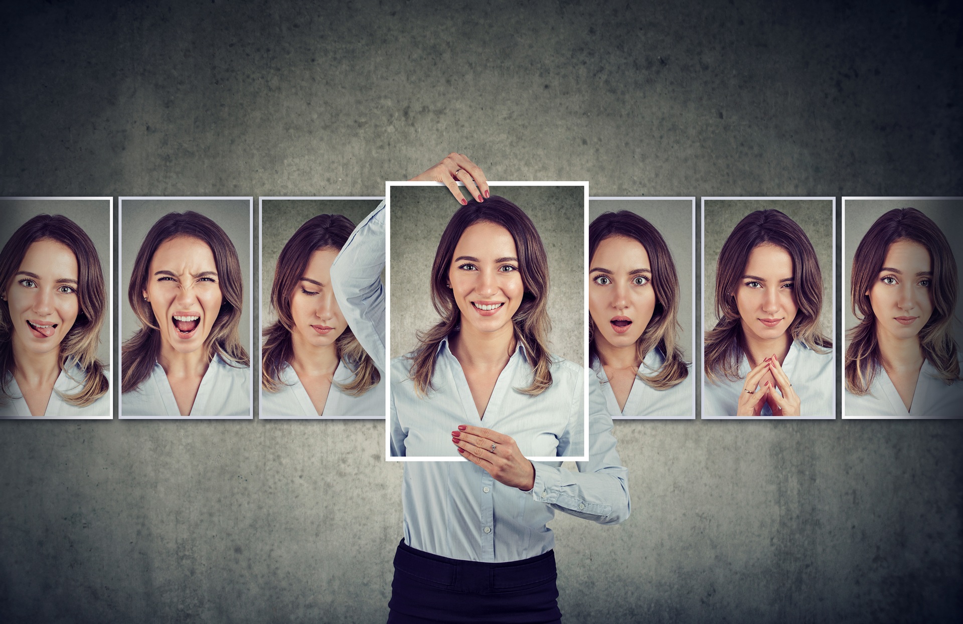 Frau zeigt unterschiedliche Emotionen im Gesicht | Escort Hamburg